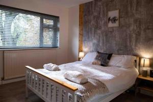 Hot Tub Cottage - Cross Lane