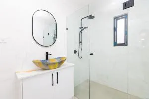 Glenelg North House, 3QBed, 2KSBed, 2Bth, 5TV - Plympton