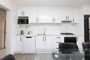 Glenelg North House, 3QBed, 2KSBed, 2Bth, 5TV