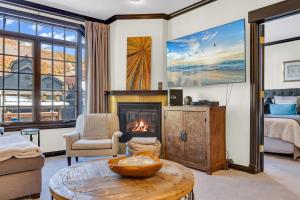 Town Lift 2C on Main Street