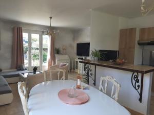 Maisons de vacances Eclats du Sud, villa les Cigales avec piscine, proche Cassis, meuble de tourisme 3 etoiles : photos des chambres