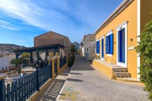 Yellow Oasis traditional home with sea view