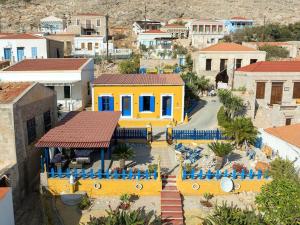 Yellow Oasis traditional home with sea view