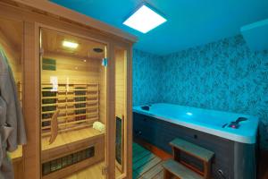 Villa Dovecote with Private Sauna, Jacuzzi & Gym 