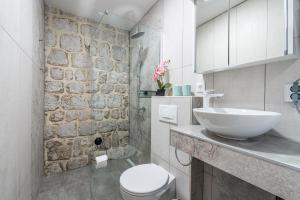 Villa Dovecote with Private Sauna, Jacuzzi & Gym