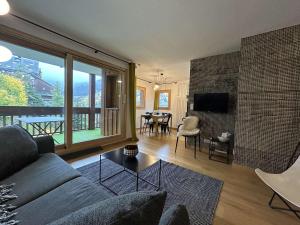 Appartement cosy 2 chambres, proche commodités et pistes, balcon sud, parking, piscine été - FR-1-180-382