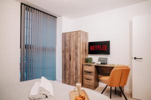 Chic City Gem, Fast WiFi, Contractors Family