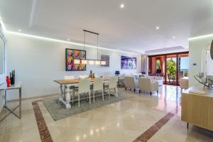 Frontline luxury ground floor apartment