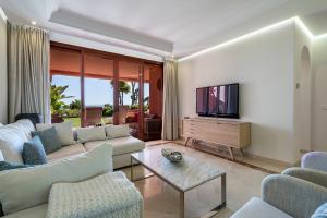 Frontline luxury ground floor apartment