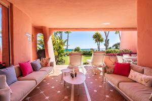 Frontline luxury ground floor apartment