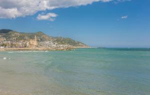 Amazing Apartment In Sant Pere De Ribes