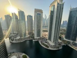 DreamShoma -1B Spacious Apartment with a Lake View - Dubai