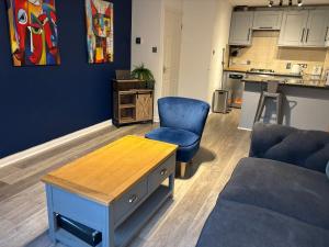 Superb Central Flat, 3 mins to Station and Parking