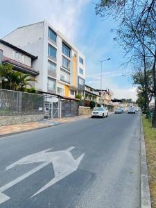 Amplio departamento amoblado, por días y semanas