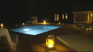 Villas Maison avec terrasse en bois et piscine : photos des chambres