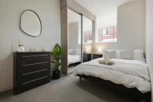 Vibrant 1 Bed Apartment, FREE Parking, North Church St, Sheffield City Centre - Hosted by Stay Host Save