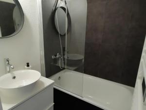 Charmant studio ski aux pieds avec terrasse et parking - FR-1-181-2847