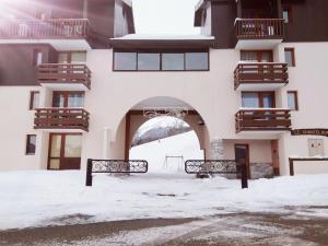 Appartements Charmant studio ski aux pieds avec terrasse et parking - FR-1-181-2847 : photos des chambres