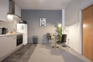 Vibrant 1 Bed Apartment, FREE Parking, North Church St, Sheffield City Centre - Hosted by Stay Host Save