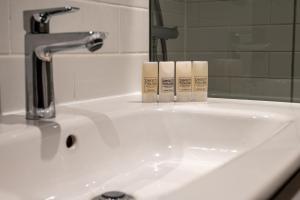 Designer Beachfront 2 bed with swimming pool in Blouberg, Cape Town- 02 Azul