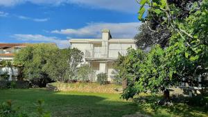 Lovely Apartment close to the Jezevac Beach 