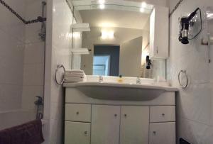 One-Bedroom Apartment room in Les Gémeaux