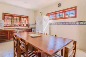 Casa em Ubatuba com área gourmet e acesso a rio