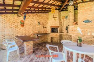 Casa em Ubatuba com área gourmet e acesso a rio