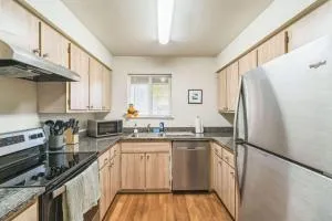 Modern & Spacious Apartment Just 5 Mins from DT - Eugene