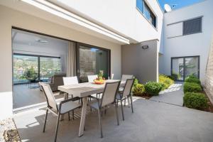 NEW! Villa Paloma Blanca 4-bedroom villa with sea views