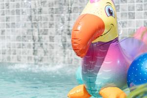 芭提雅市中心 豪装独栋泳池别墅 4房5卫临近中天海滩 现代轻奢 交通便利 步行街 度假首选 大空间