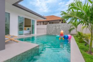 芭提雅市中心 豪装独栋泳池别墅 4房5卫临近中天海滩 现代轻奢 交通便利 步行街 度假首选 大空间