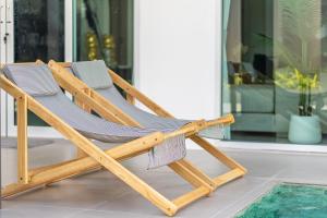 芭提雅市中心 豪装独栋泳池别墅 4房5卫临近中天海滩 现代轻奢 交通便利 步行街 度假首选 大空间