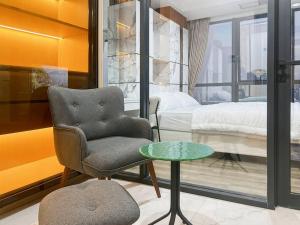 Stylish 1BR Smith Apt with Pool & Gym by 2ndHome