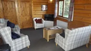 Hand built log cabin at Avonvale Holiday Lodges - Offenham