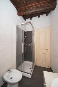 Trevi Fountain by BuddyRent