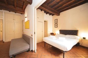 Trevi Fountain by BuddyRent