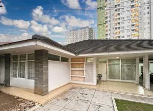 Large Villa 3BR Cieumbuleuit near PVJ & Cihamplas by 2ndHome - Sukarasa