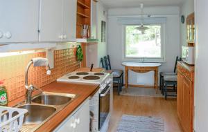 2 Bedroom Lovely Home In Mariefred