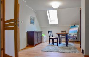 2 Bedroom Awesome Home In Gorzkie Pole