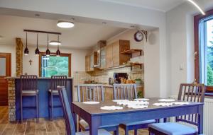 2 Bedroom Awesome Home In Gorzkie Pole