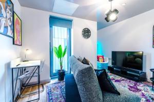 High Reviewed 1-bed With Parking Central Location