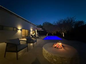 The Duke Luxury Safari Villa, Huge Pool, Giraffe-Feeding-Tower, Outdoor Shower