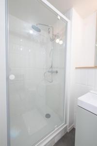 Appartements Massy Palaiseau TGV - Rer B&C - Free Parking : photos des chambres