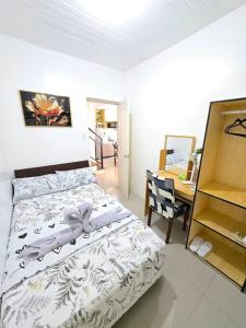 Cozy 4BR Diamond near Airport DArches Place