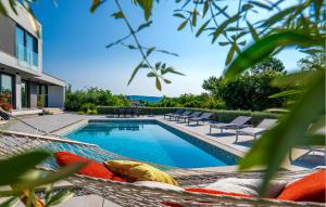 4 Bedroom Stunning Home In Rakalj