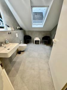 Zwei Ferienwohnungen Anker max 5 Personen & Leuchtturm max 4 Personen, direkt in Steinhude Scheunenviertel, Balkon, WLAN , Privater Parkplatz, Wallbox