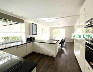 Ferienhaus Villa EMG Celle nah Hannover mit Pool, Kamin, Garten, Teich, Wald, Partyraum für Familien Gruppen bis 22 Personen