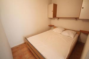 Belle villa 4 -5 couchages 2 chambres terrasse piscine commune parking dans résidence sécurisée 300m de la mer LRMA82