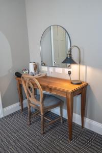 The Lazy Goose - Coffee House & Bedrooms